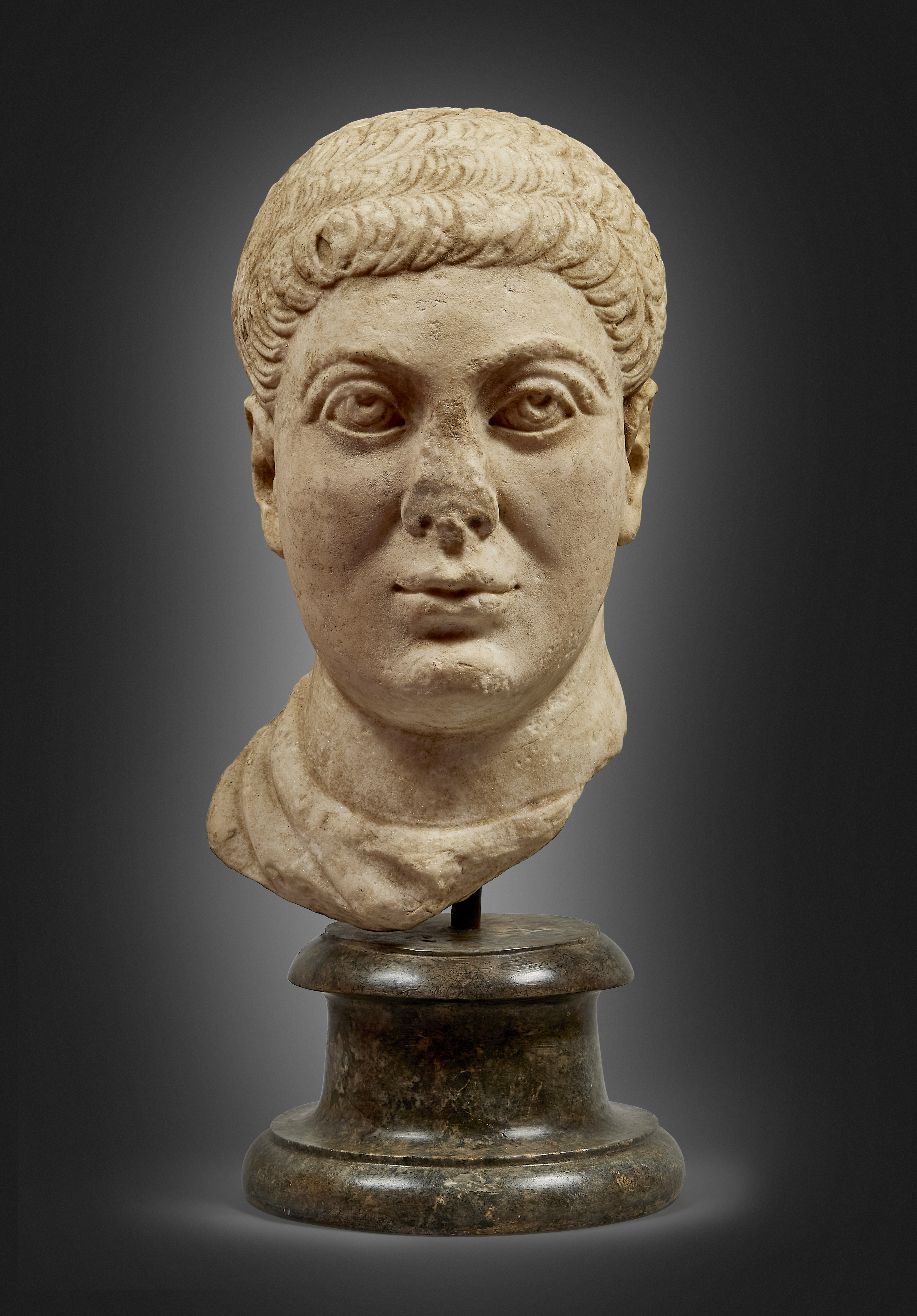 Sculpture antique présentée à la Galerie Tarantino